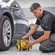 Компресор повітряний акумуляторний DeWALT DCC018N