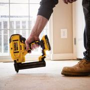 Акумуляторний цвяхозабивач DeWALT DCN681N (без акумулятора і ЗП)