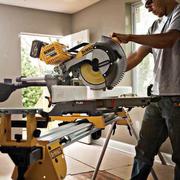 Акумуляторна пила торцювальна DeWALT XR FLEXVOLT DHS780N (без акумулятора і ЗП)