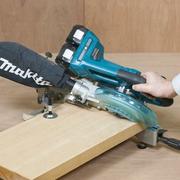 Акумуляторна пила торцювальна Makita DLS714RT2