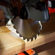 Пила торцювальна мережева BLACK+DECKER BES702