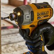 Шурупокрут ударний акумуляторний DeWALT з Bluetooth DCF888P2B