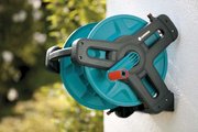 Котушка для шланга Gardena Classic 50 Set з настінним кронштейном і набором для поливу (08009-20)