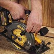 Пила дискова акумуляторна DeWALT DCS575N (без акумулятора і ЗП)