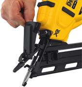 Акумуляторний цвяхозабівач DeWALT DCN650P2