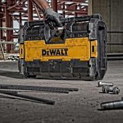 Зарядний пристрій-радіоприймач DeWALT DWST1-75659