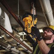 Акумуляторний різьбяр шпильок DeWALT DCS350NT (без акумулятора і ЗП)