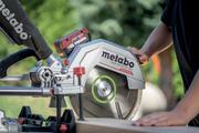 Акумуляторна торцювальна пила Metabo KGS 18 LTX BL 305 (614305810)