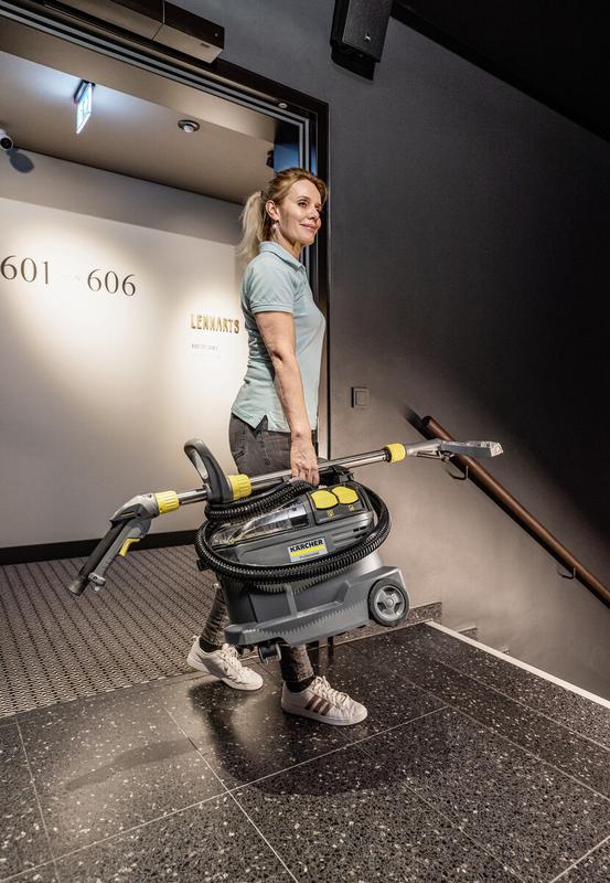 Пилосос миючий Karcher Puzzi 8/1 Adv (1.100-241.0)