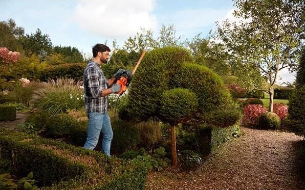 Кущоріз мережевий з ножівкою Black   Decker BEHTS401-QS