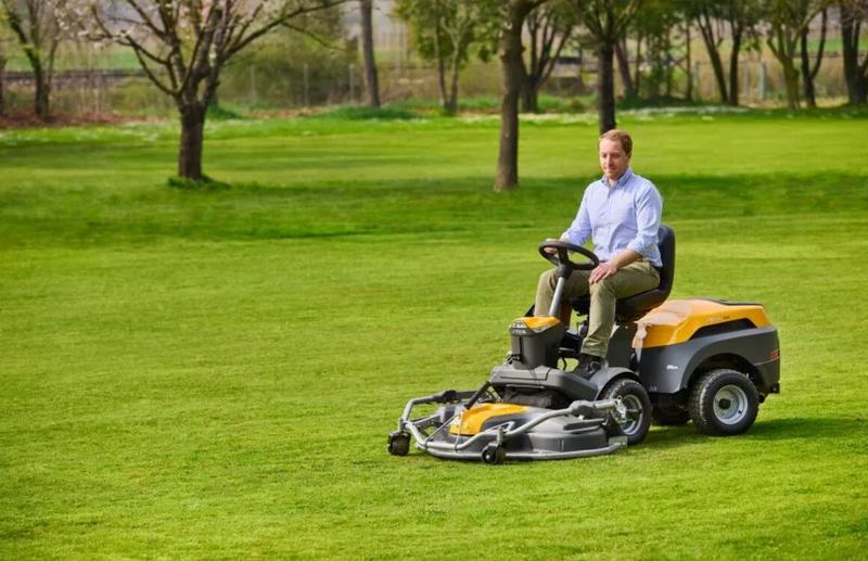 Райдер бензиновий Stiga Park 700 W