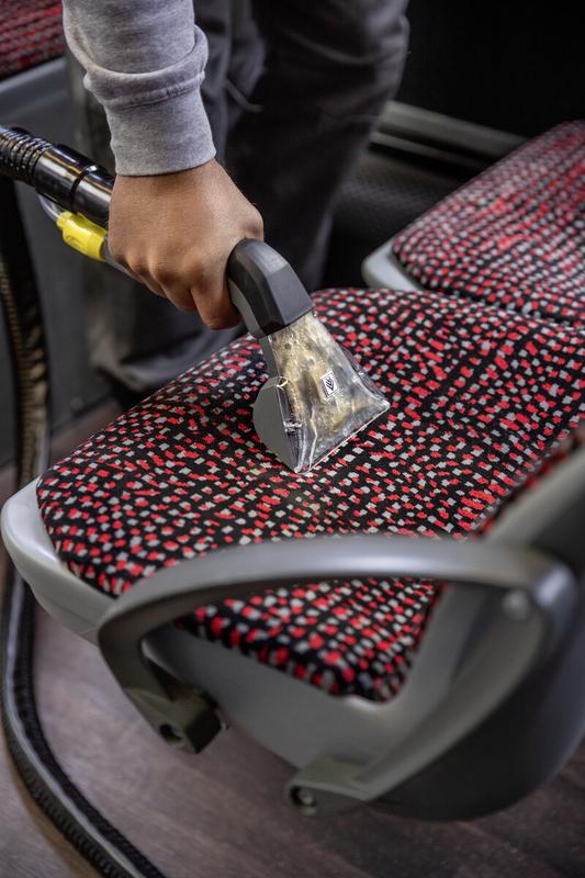 Миючий пилосос Karcher Puzzi 8/1 (1.100-240.0)