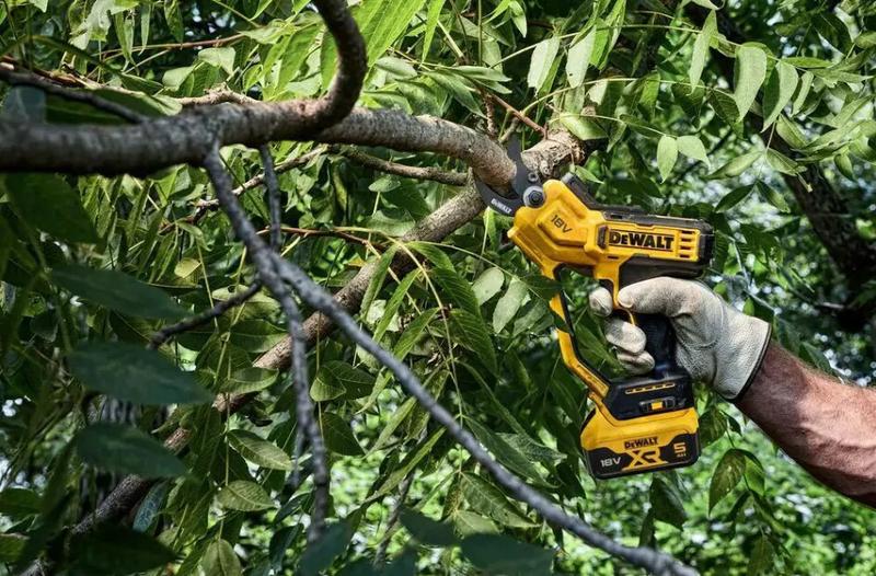 Акумуляторний секатор DeWalt DCMPP568N (без АКБ та ЗП)