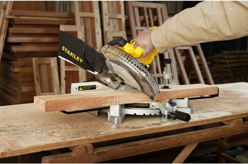 Пила торцювальна мережева Stanley SM16