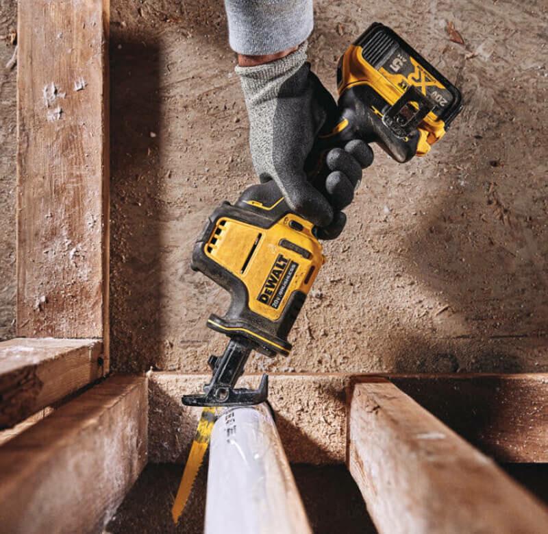 Пила шабельна акумуляторна безщітковий DeWALT DCS369NT