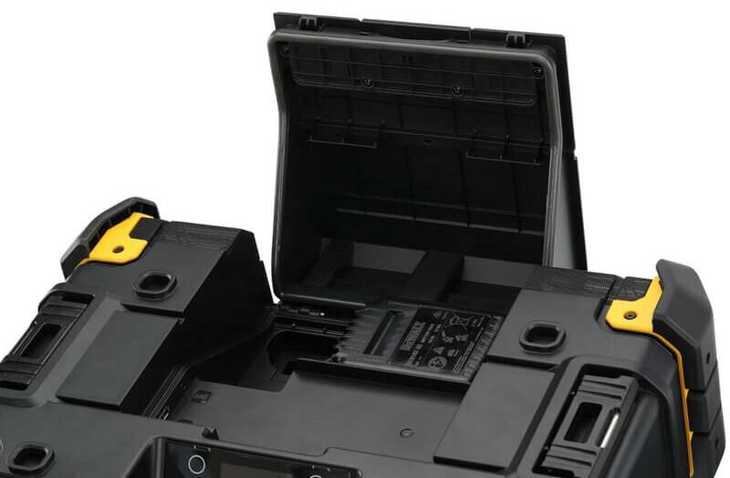 Зарядний пристрій-радіоприймач DeWALT DWST1-81078