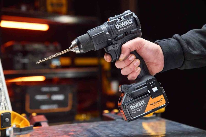 Дриль-шурупокрут ударний McLaren F1 TEAM SPECIAL EDITION DeWALT DCD86MP1T