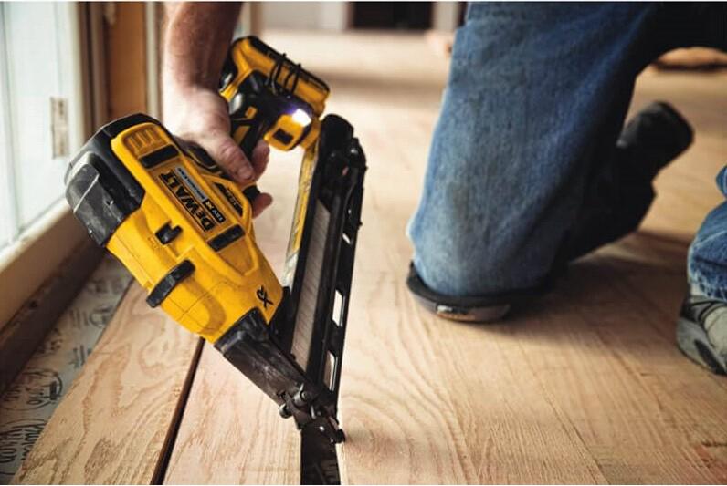 Акумуляторний цвяхозабівач DeWALT DCN650P2