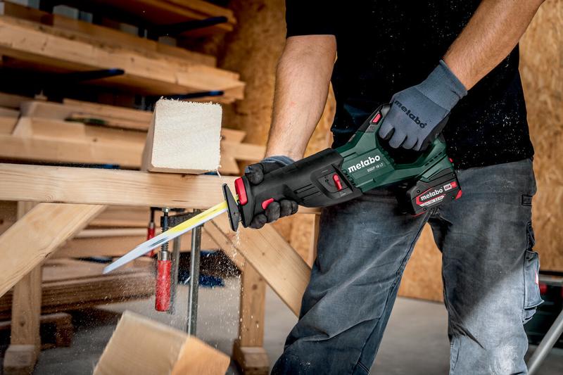 Акумуляторна шабельна пилка Metabo SSEP 18 LT (601616840) (без АКБ та ЗП)
