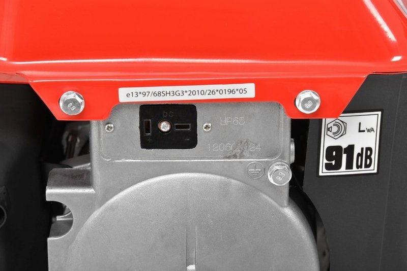 Бензиновий генератор Hecht GG 950DC