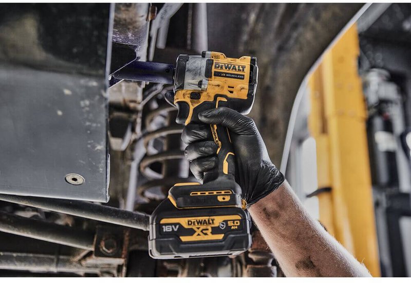 Гайкокрут ударний акумуляторний безщітковий DeWALT DCF921NT