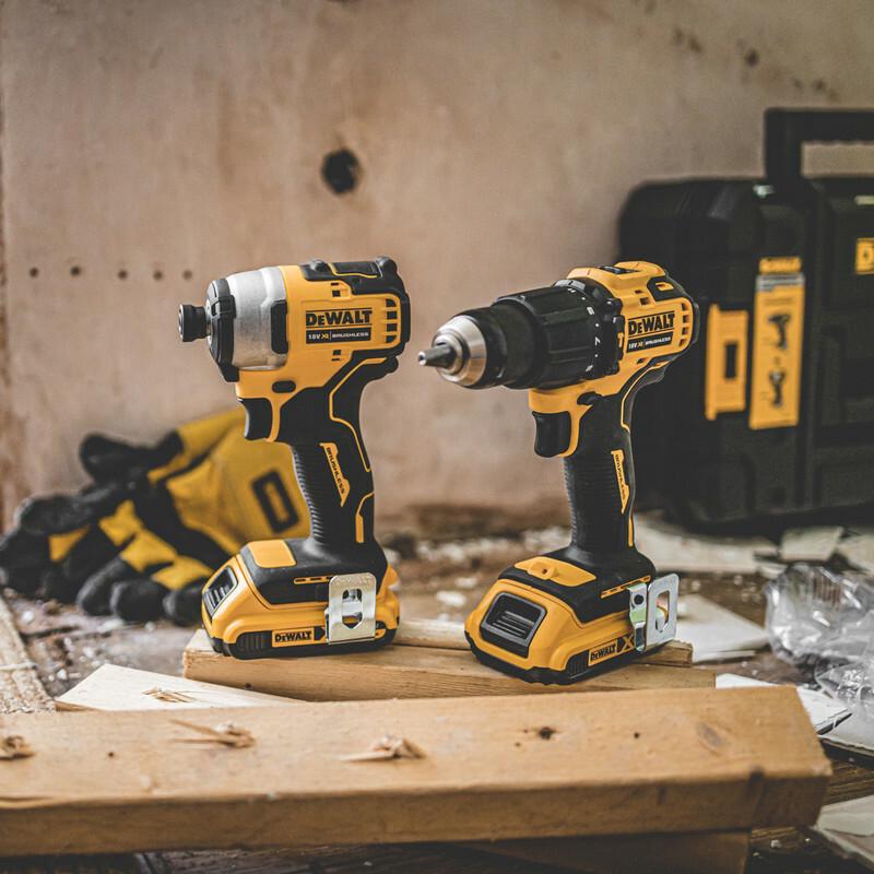 Набір з 2-ух інструментів DeWALT DCK2062D2T