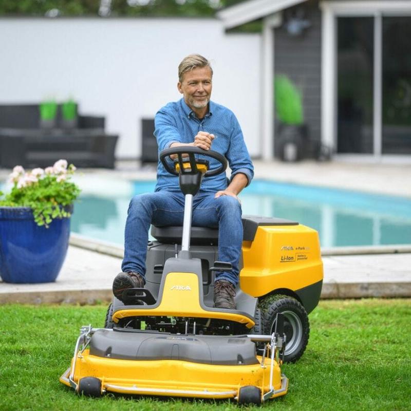 Райдер акумуляторний Stiga e-Park220