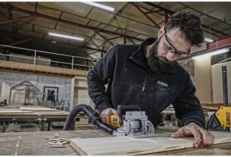 Фрезер ламельний мережевий DeWALT DW682K