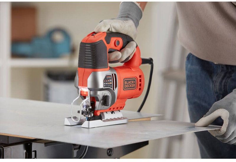 Пила лобзиковая мережева BLACK+DECKER BES610