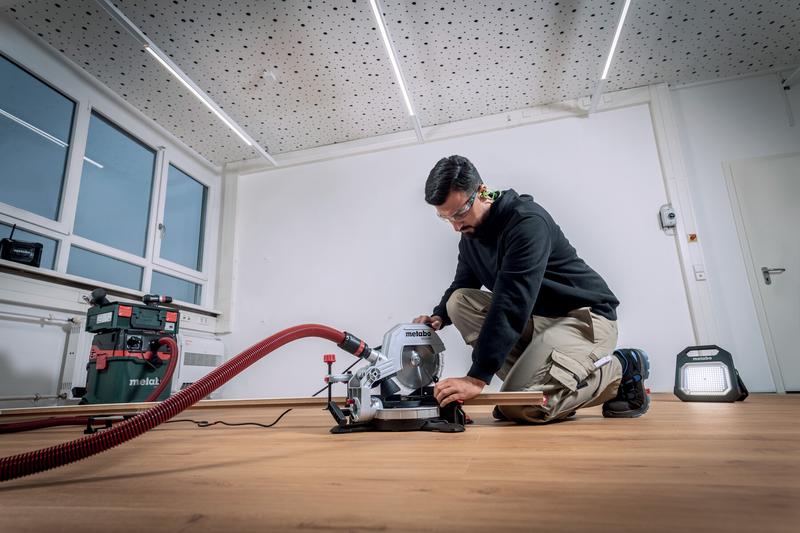 Торцювальна пила мережева Metabo KS 216 M (610216000)