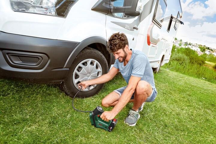 Акумуляторний автокомпресор Bosch UniversalPump 18V Baretool (0603947100) (без АКБ та ЗП)