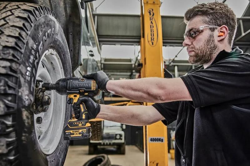 Гайкокрут ударний DeWalt DCF900P2G