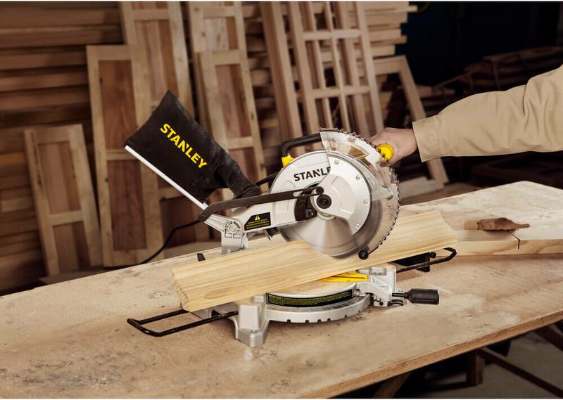 Пила торцювальна мережева Stanley SM16