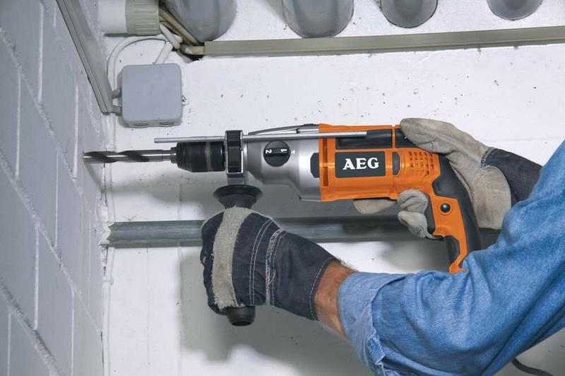 Ударний дриль AEG SB20-2 E SET