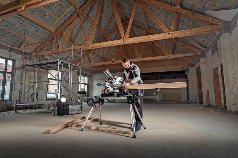 Акумуляторна торцювальна пила Metabo KGS 18 LTX BL 305, без АКБ та ЗП (614305850)