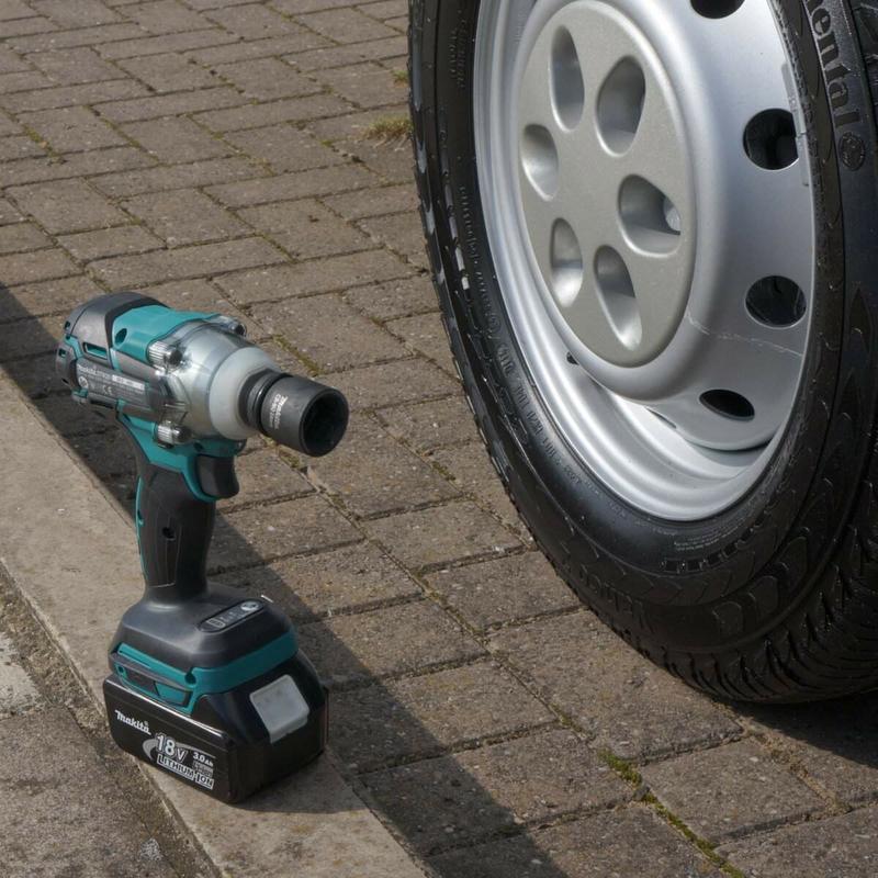 Акумуляторний ударний гайкокрут Makita DTW 281 Z (без акумулятора і ЗП)