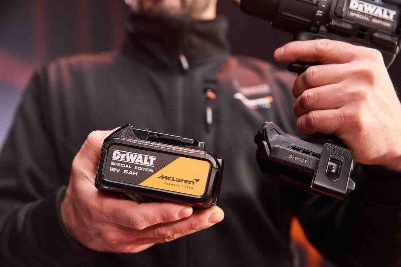 Дриль-шурупокрут ударний McLaren F1 TEAM SPECIAL EDITION DeWALT DCD86MP2KT