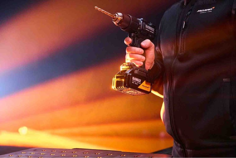Дриль-шурупокрут ударний McLaren F1 TEAM SPECIAL EDITION DeWALT DCD86MP2T