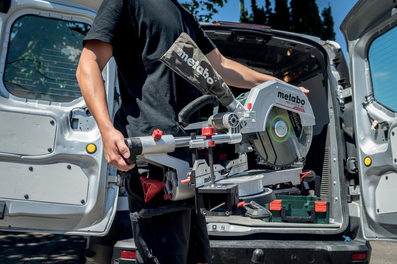 Акумуляторна торцювальна пила Metabo KGS 18 LTX BL 305 (614305810)