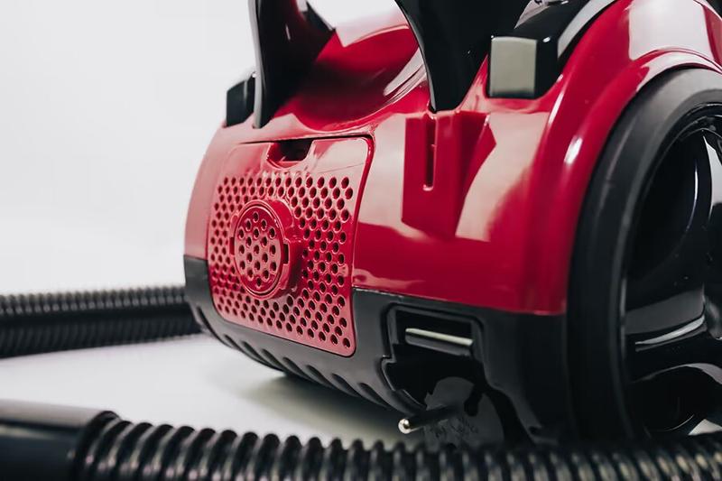 Пилосос Grunhelm GVC8216R
