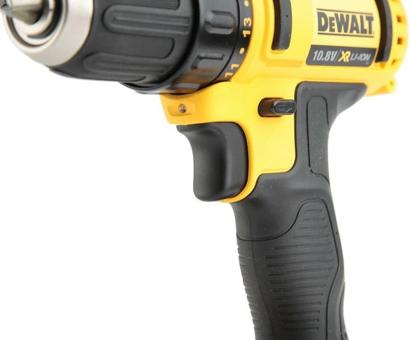 Дриль-шурупокрут DeWALT DCD710C2