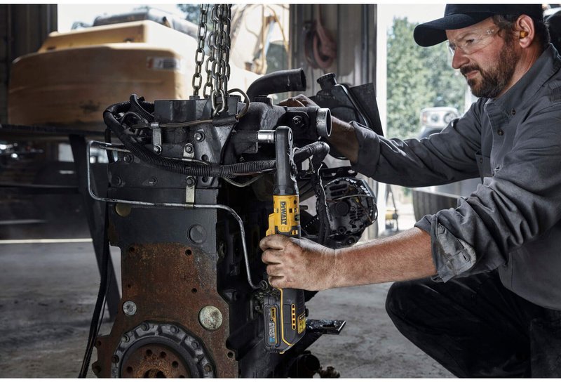 Гайкокрут кутовий - ключ-храповик акумуляторний безщітковий DeWALT DCF510N