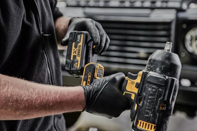 Гайкокрут ударний DeWalt DCF900P2G
