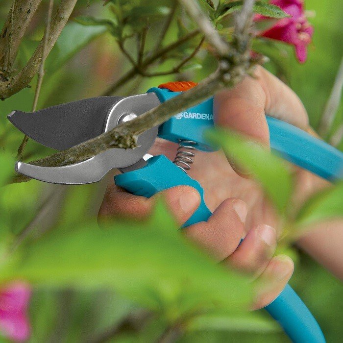 Сучкоріз для зелених гілок до 42 мм Gardena EasyCut 680 B і секатор до 18 мм Classic (12003-30)