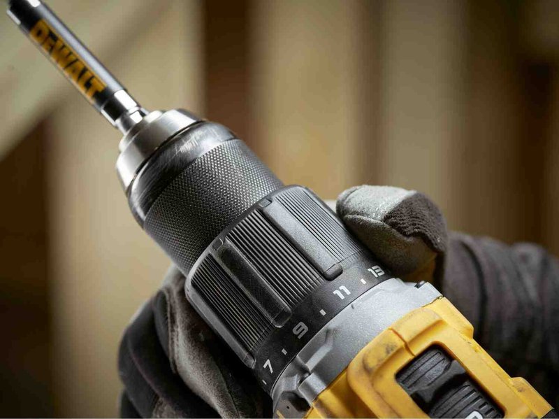 Дриль-шуруповерт акумуляторний безщітковий ударний DeWALT DCD799D2T