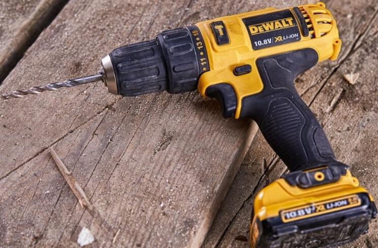 Акумуляторний дриль-шурупокрут DeWALT DCD716D2