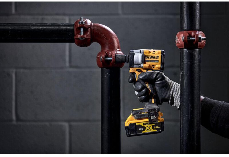 Гайкокрут ударний акумуляторний безщітковий DeWALT DCF922NT