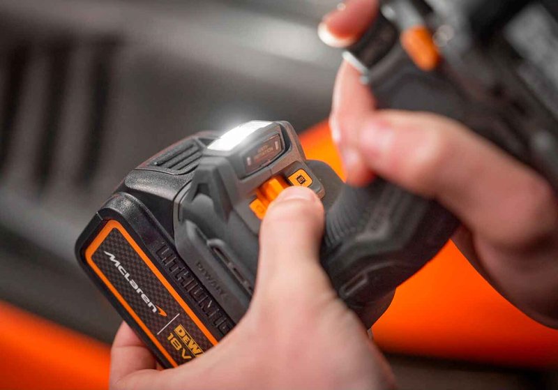 Дриль-шурупокрут ударний McLaren F1 TEAM LIMITED EDITION DeWALT DCD85MM2T