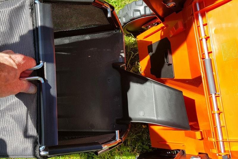 Акумуляторна газонокосарка Husqvarna LC 347VLi (без акумулятора і ЗП)