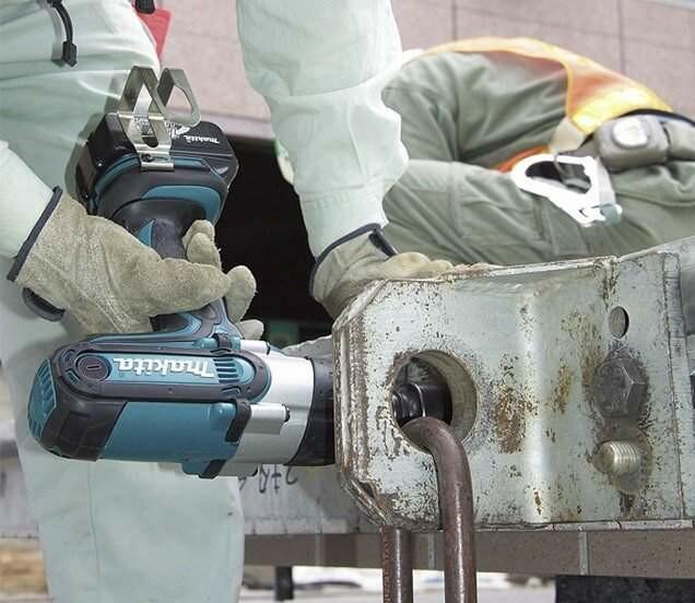 Акумуляторний ударний гайкокрут Makita BTW450RFE